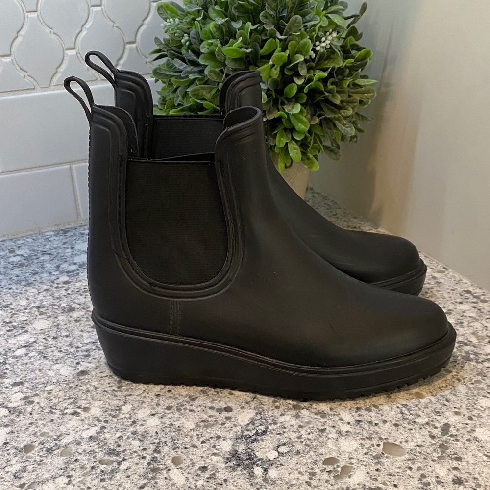 C&C California black rubber rain winter ankle boots womens size 9